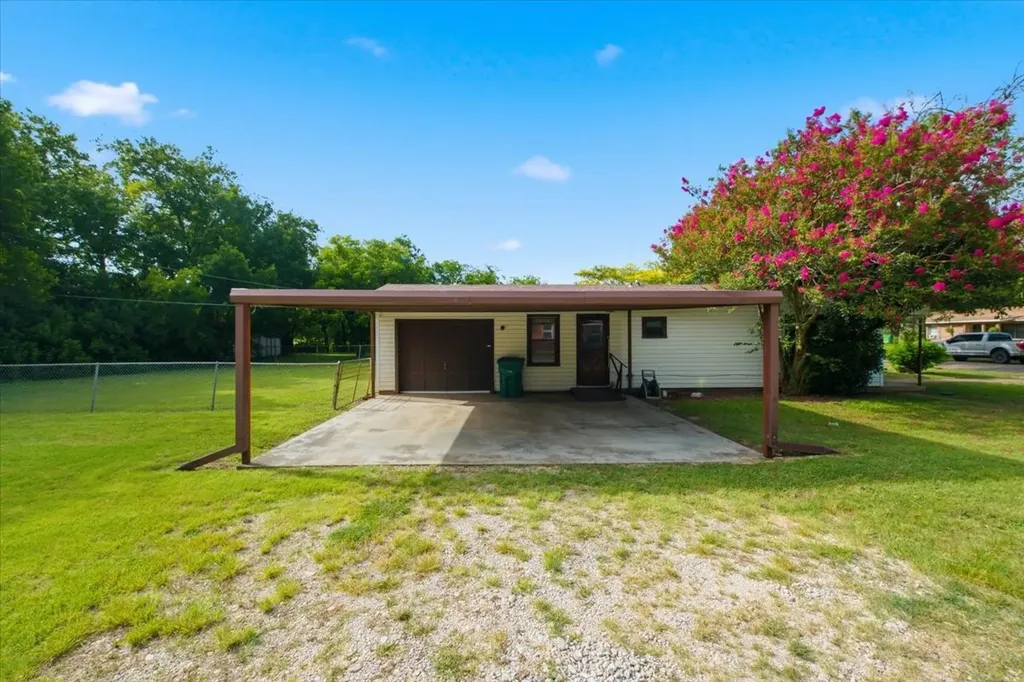 156 Bowie Mcgregor TX 76657