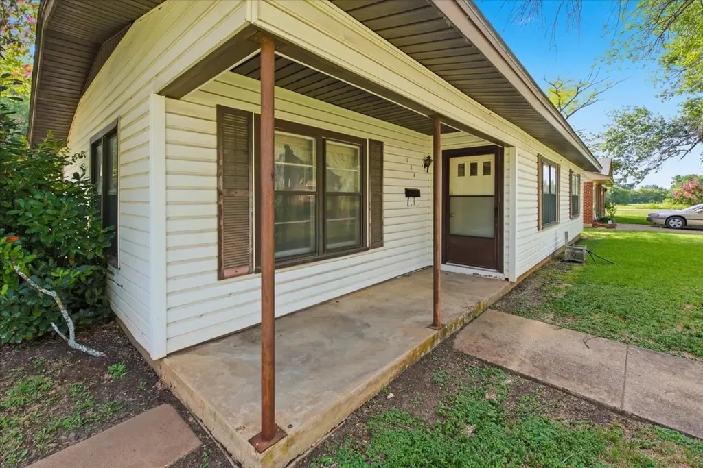 156 Bowie Mcgregor TX 76657