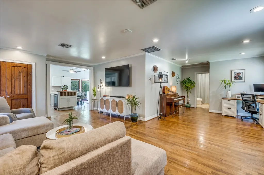1106 Tenison Memorial Drive Dallas TX 75223