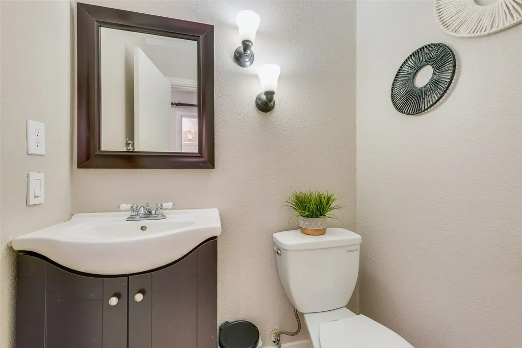 7806 Park Lane Rowlett TX 75089