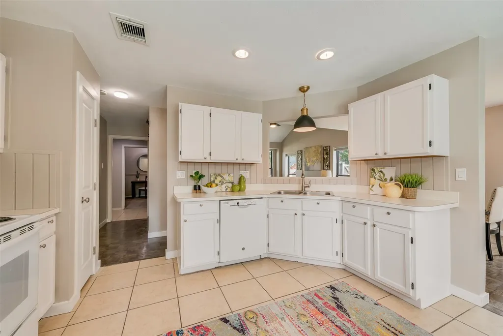 7806 Park Lane Rowlett TX 75089