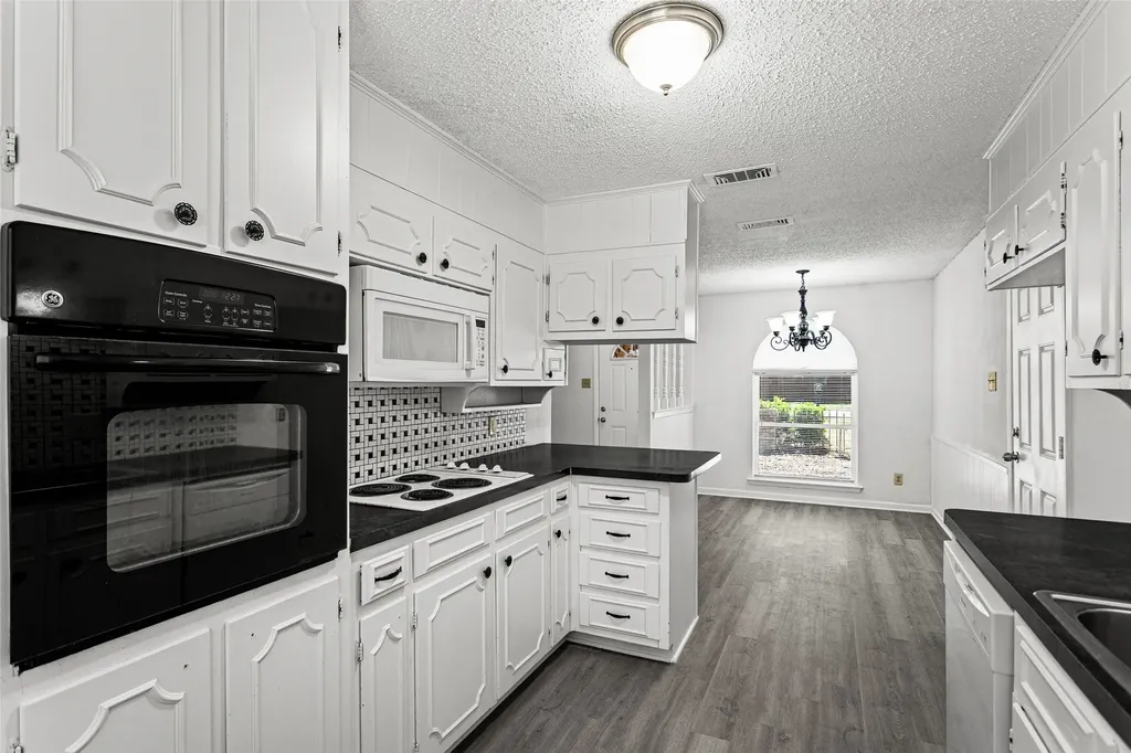 529 Georgetown Drive Everman TX 76140