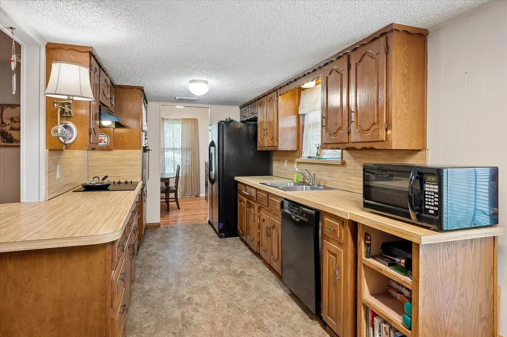 2022 Huntington Drive Grand Prairie TX 75051