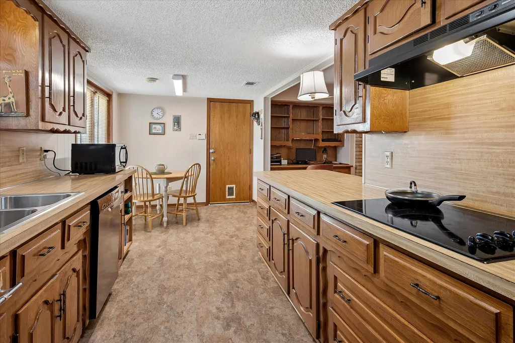2022 Huntington Drive Grand Prairie TX 75051