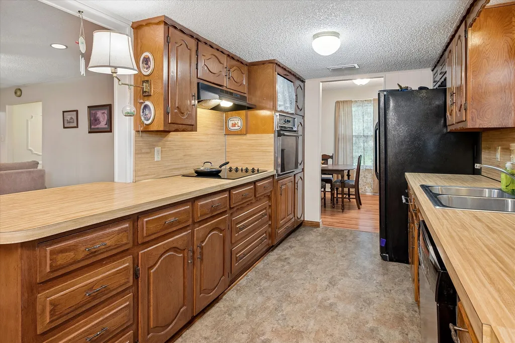 2022 Huntington Drive Grand Prairie TX 75051