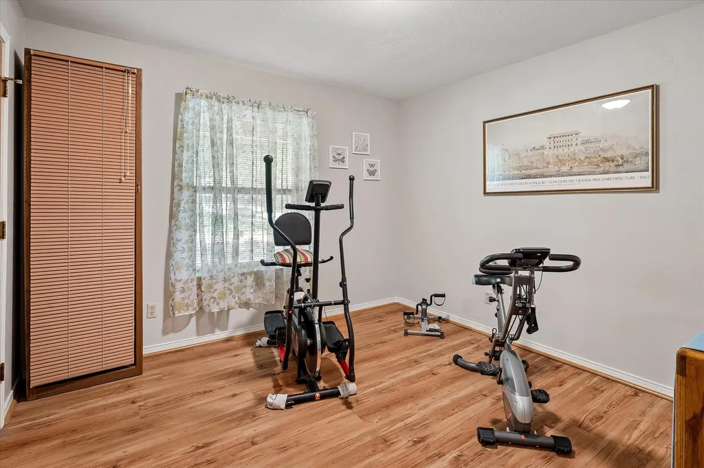 2022 Huntington Drive Grand Prairie TX 75051