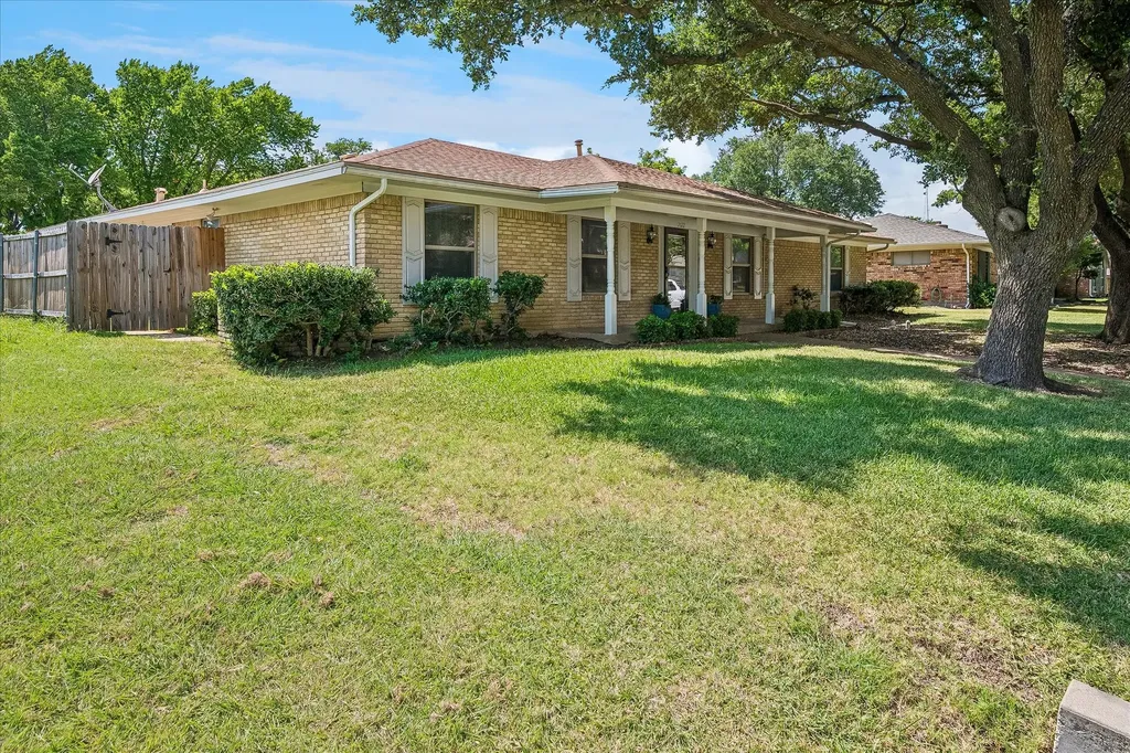 2022 Huntington Drive Grand Prairie TX 75051