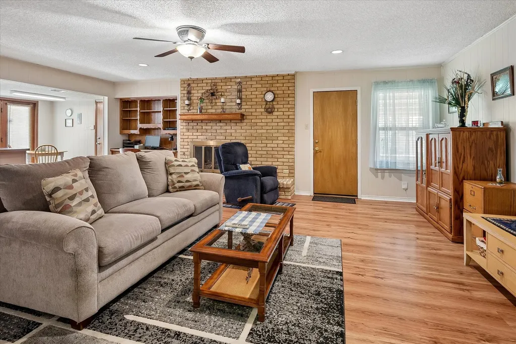 2022 Huntington Drive Grand Prairie TX 75051