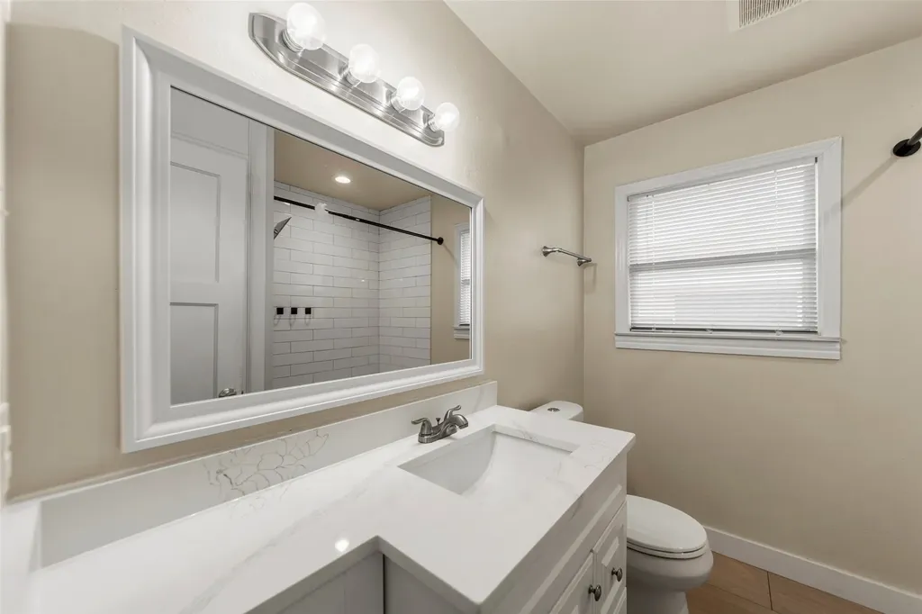 702 Westmount Avenue Dallas TX 75211