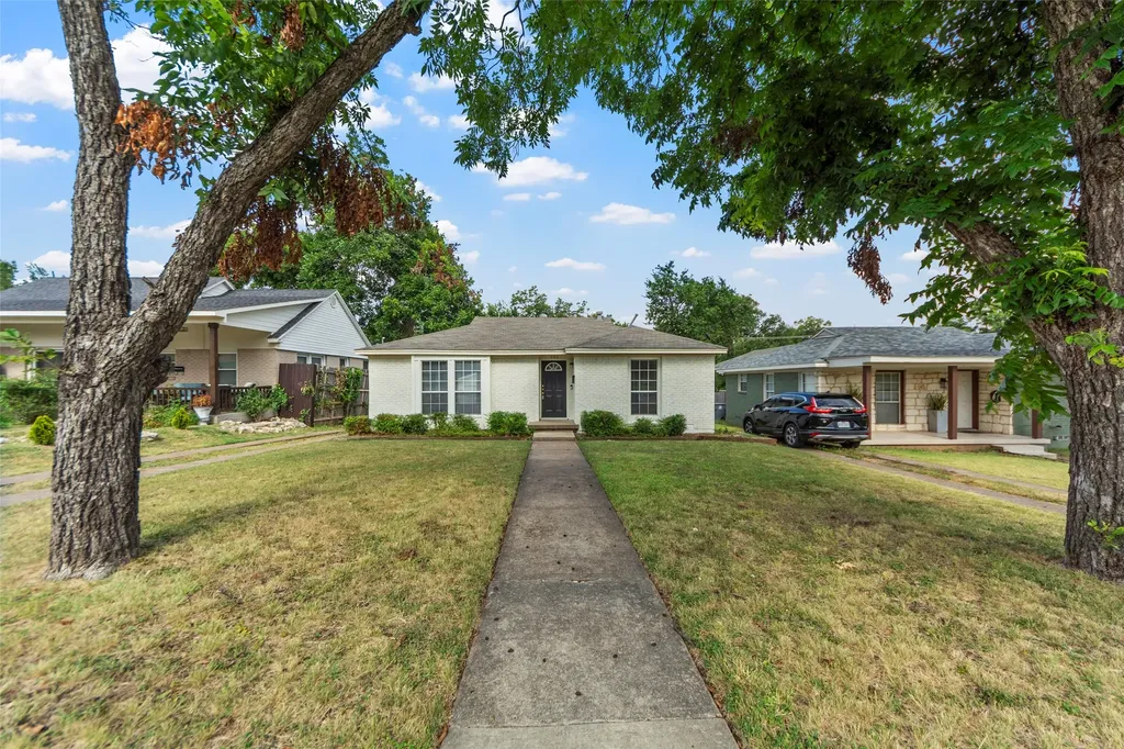 702 Westmount Avenue Dallas TX 75211