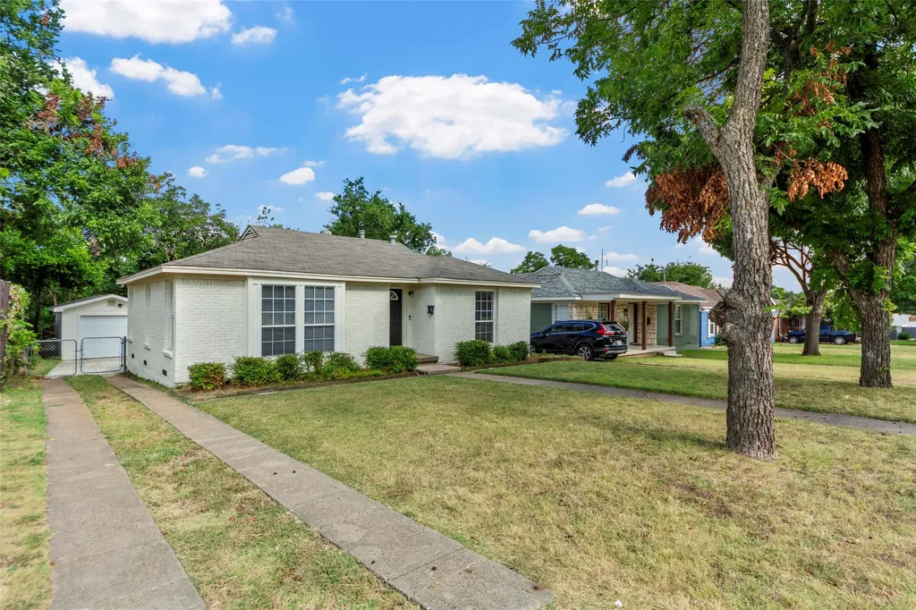 702 Westmount Avenue Dallas TX 75211
