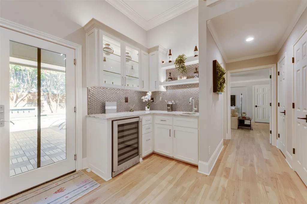 6902 Deloache Avenue Dallas TX 75225