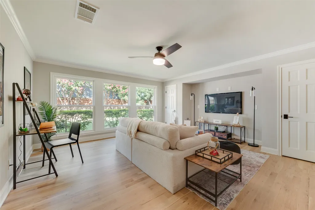 6902 Deloache Avenue Dallas TX 75225