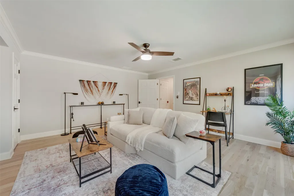 6902 Deloache Avenue Dallas TX 75225