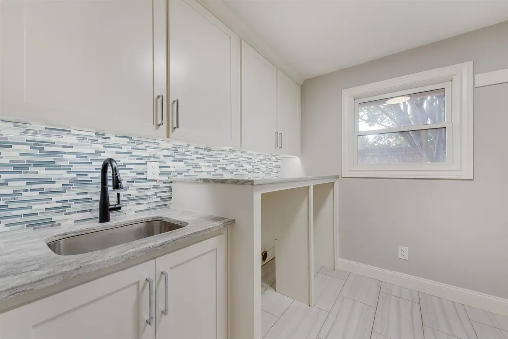 6902 Deloache Avenue Dallas TX 75225