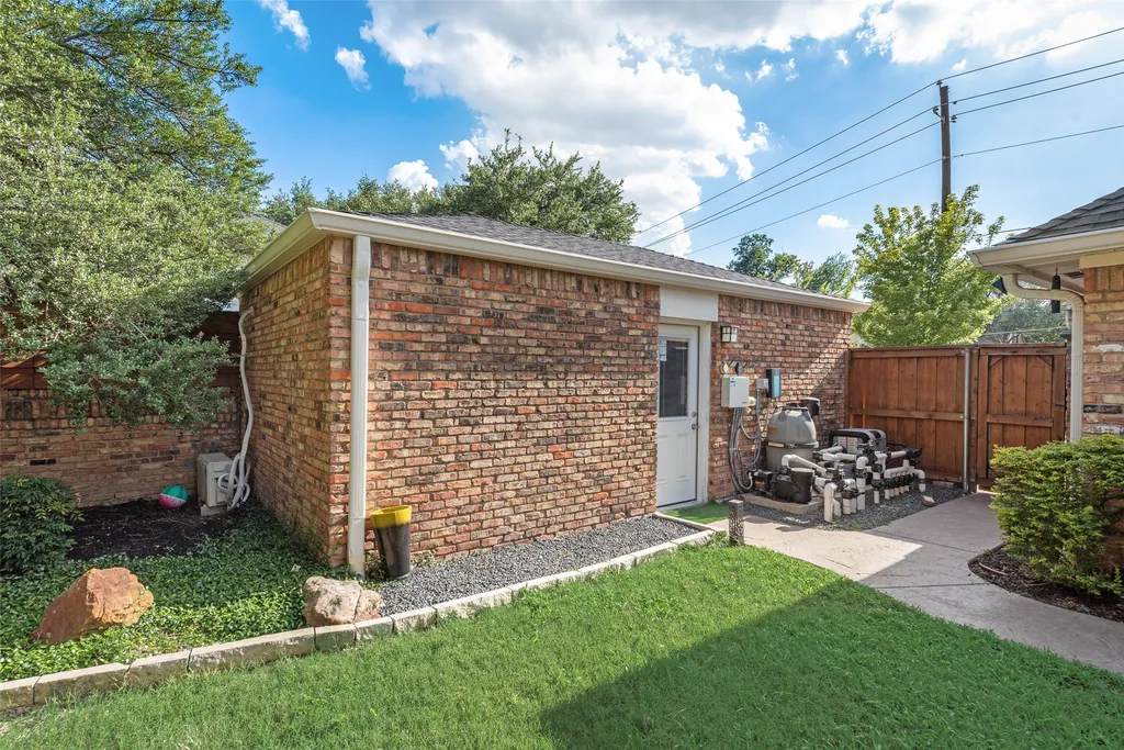6902 Deloache Avenue Dallas TX 75225