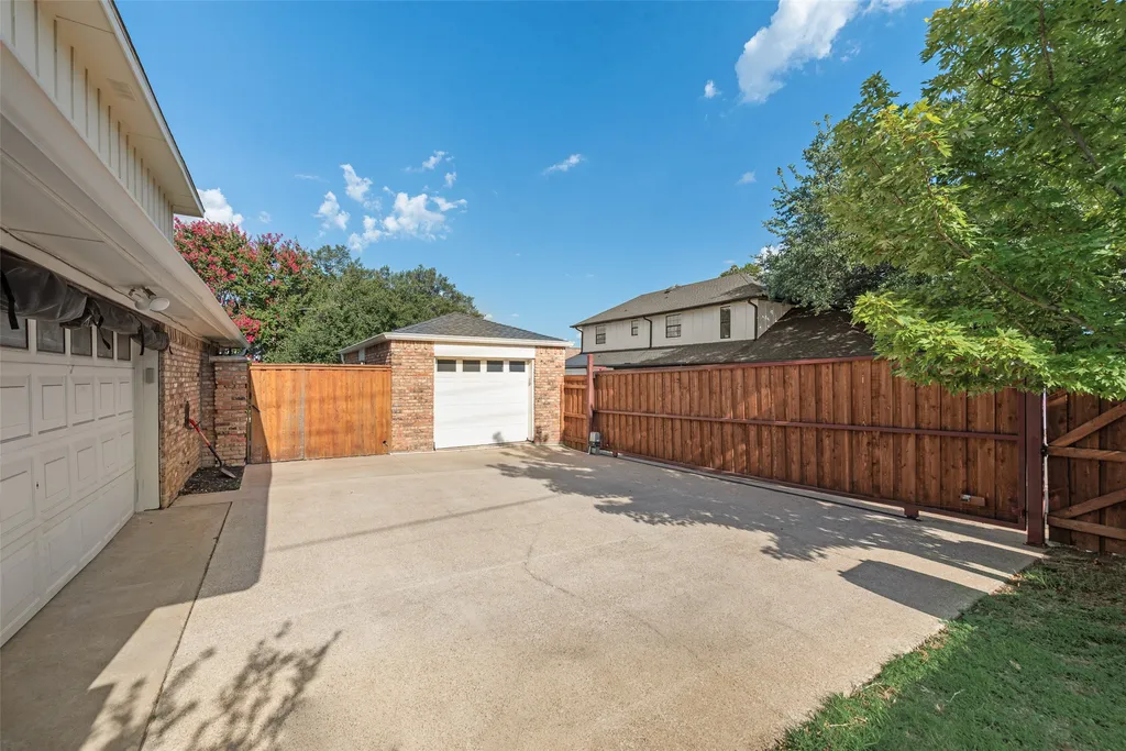6902 Deloache Avenue Dallas TX 75225