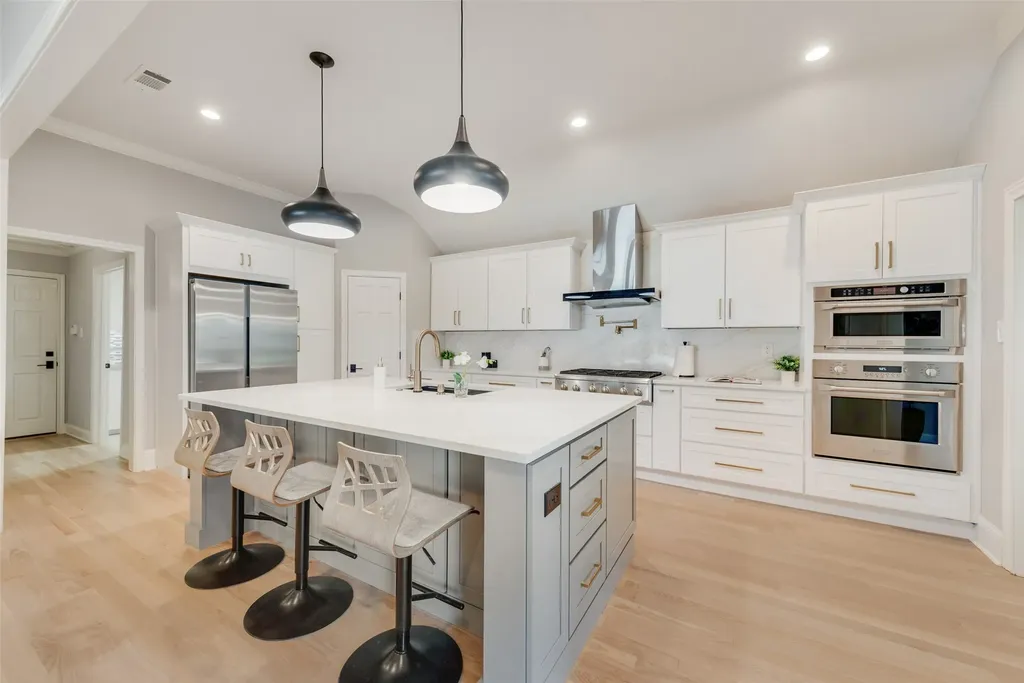 6902 Deloache Avenue Dallas TX 75225