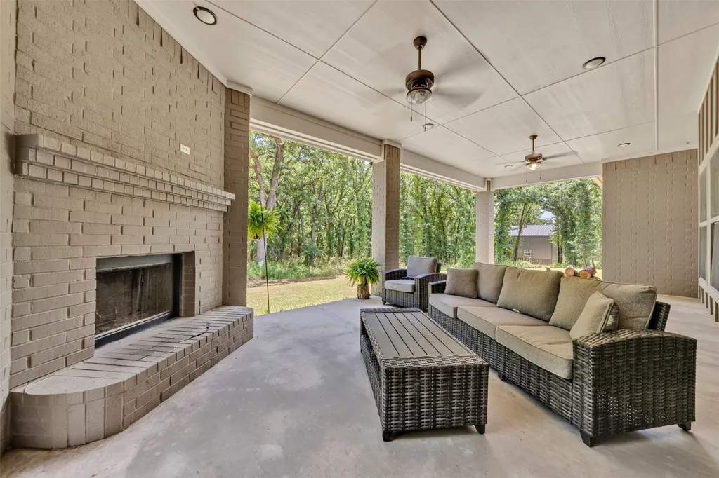 250 Red Top Road Poolville TX 76487
