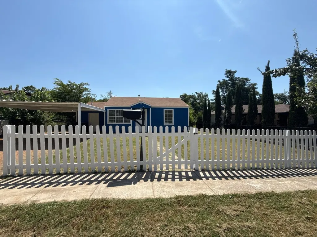 3221 Schieffer Avenue Fort Worth TX 76110