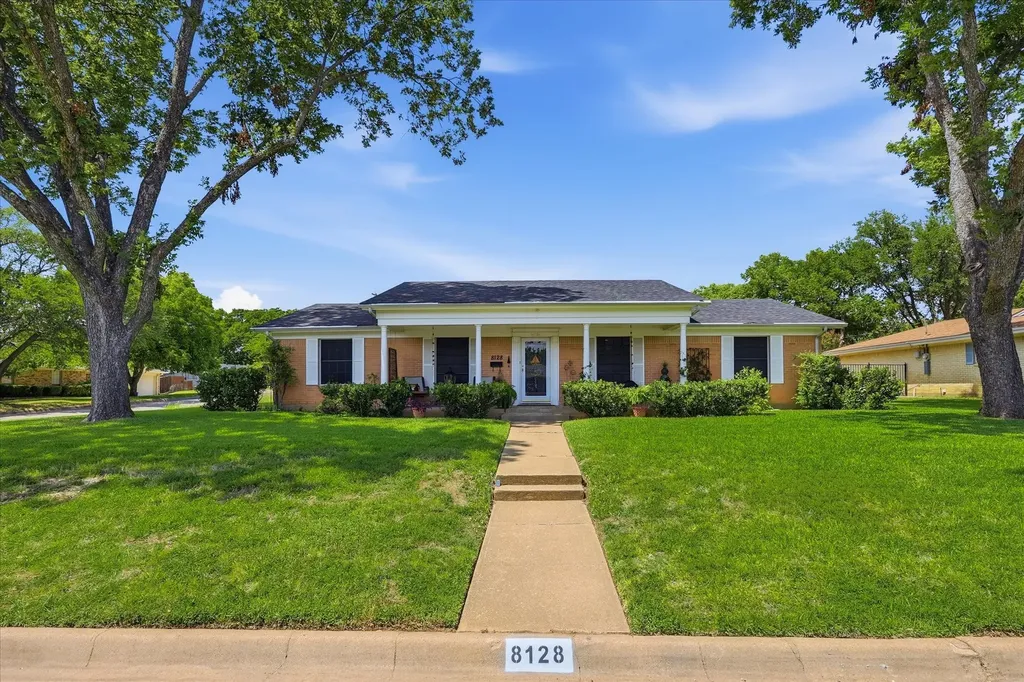 8128 Herndon Drive Benbrook TX 76116