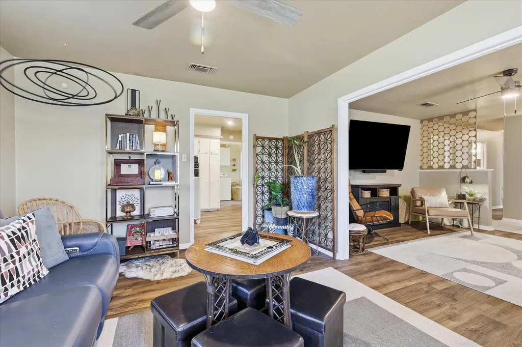 8128 Herndon Drive Benbrook TX 76116