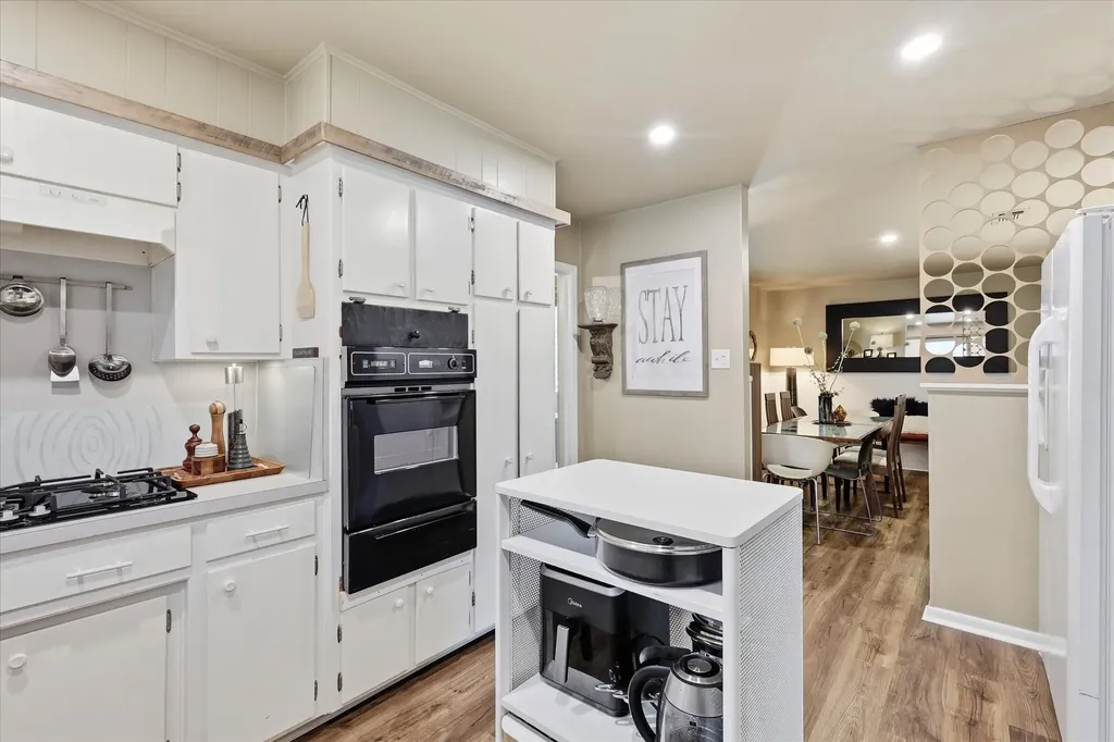 8128 Herndon Drive Benbrook TX 76116