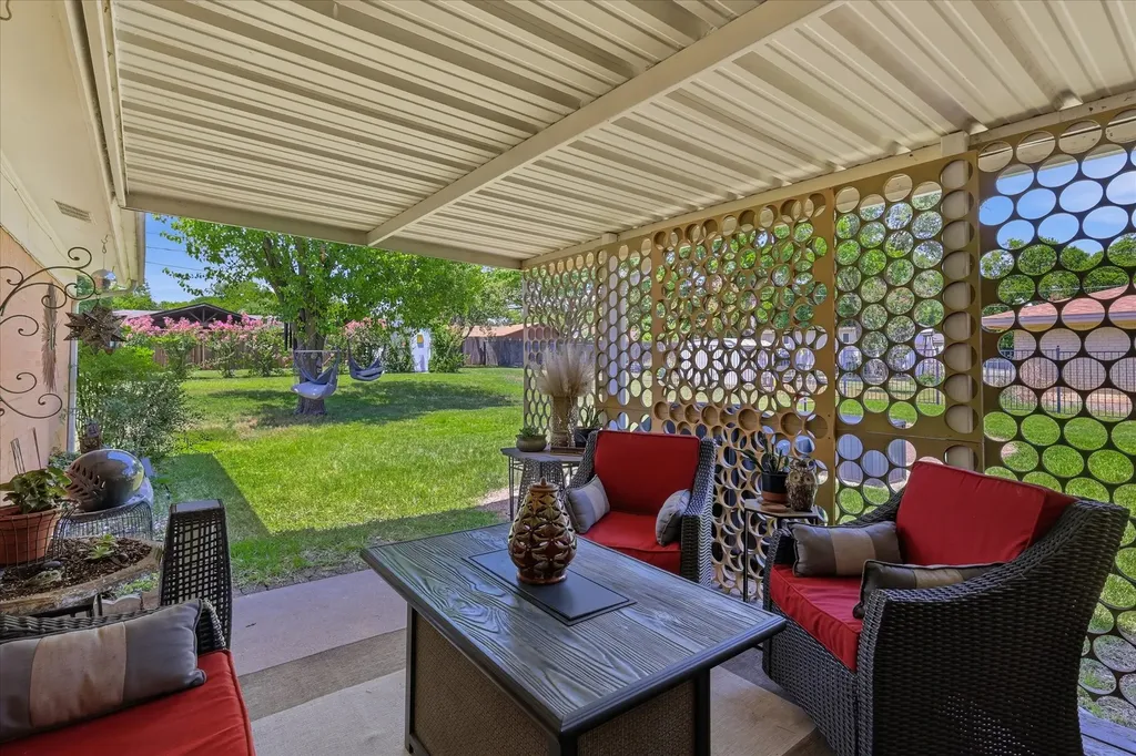 8128 Herndon Drive Benbrook TX 76116
