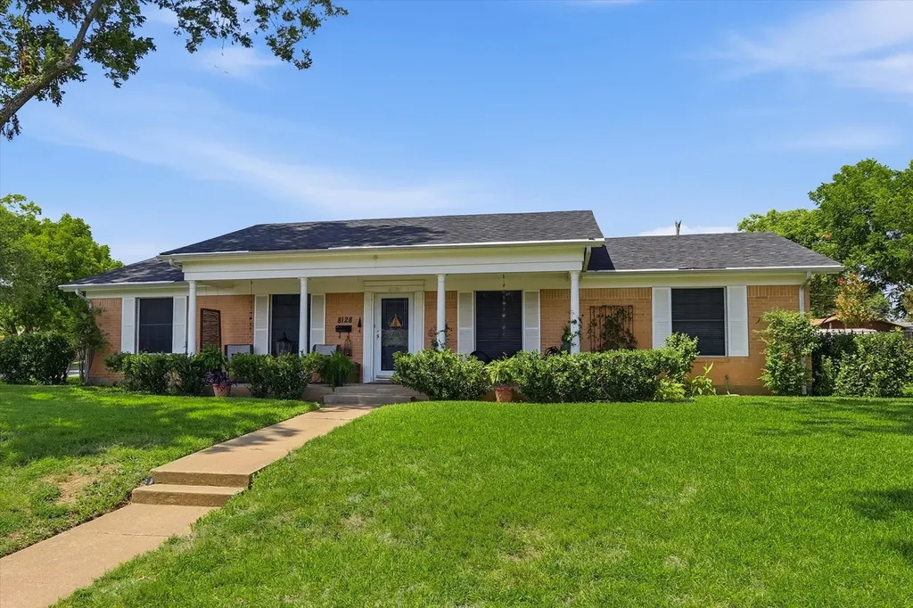 8128 Herndon Drive Benbrook TX 76116