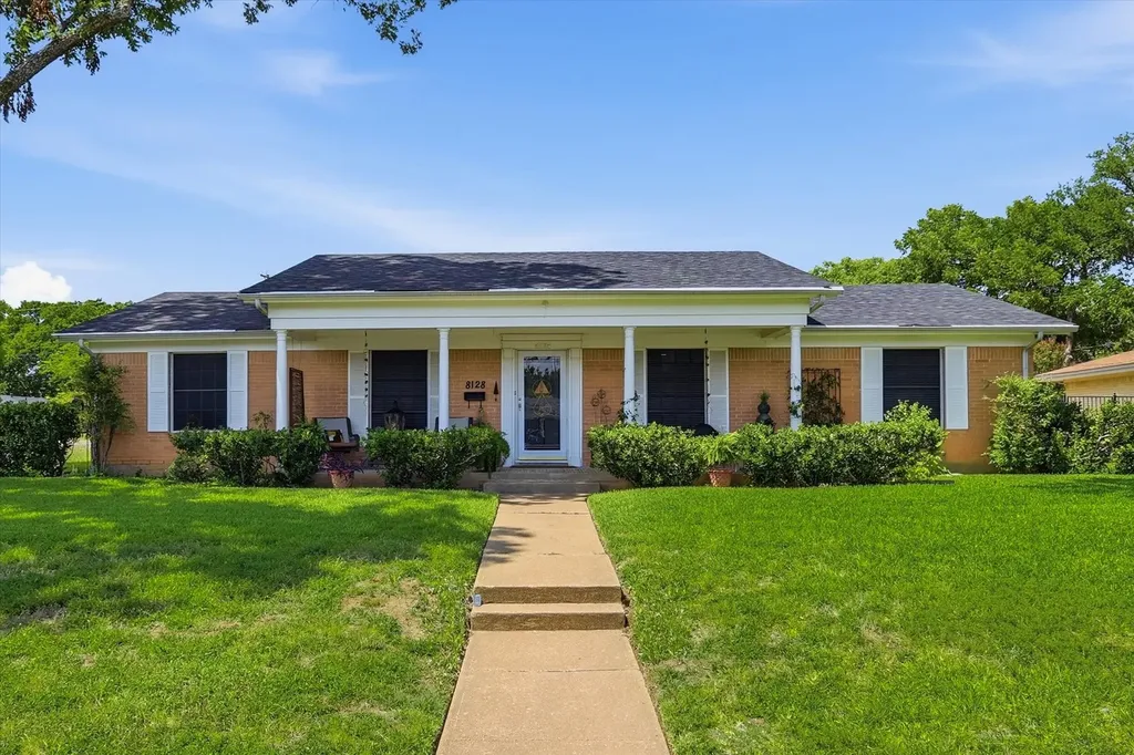 8128 Herndon Drive Benbrook TX 76116