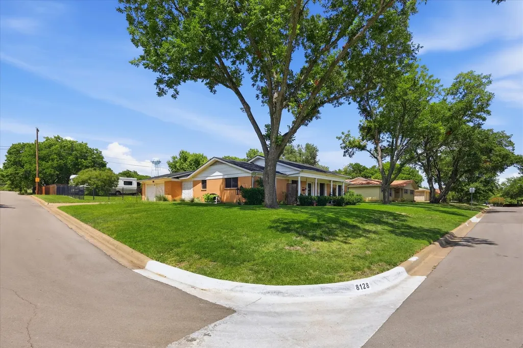 8128 Herndon Drive Benbrook TX 76116