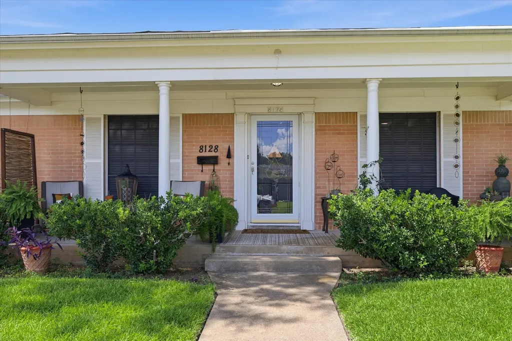 8128 Herndon Drive Benbrook TX 76116
