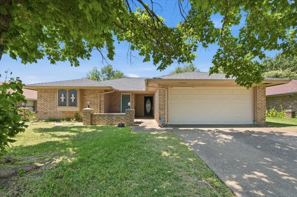 200 Almond Lane Euless TX 76039