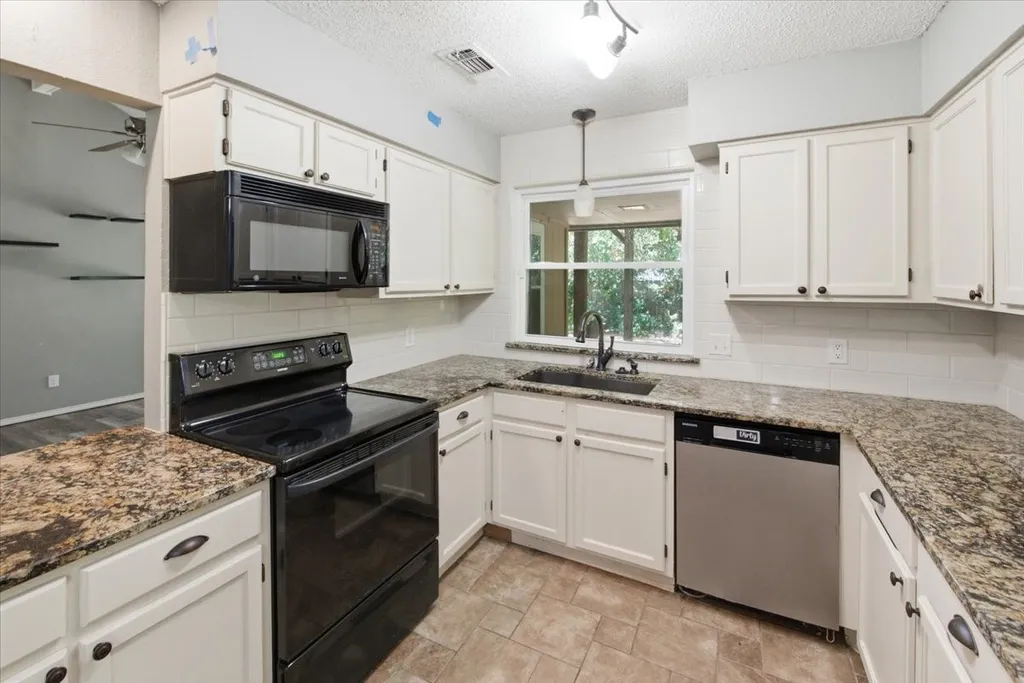 200 Almond Lane Euless TX 76039