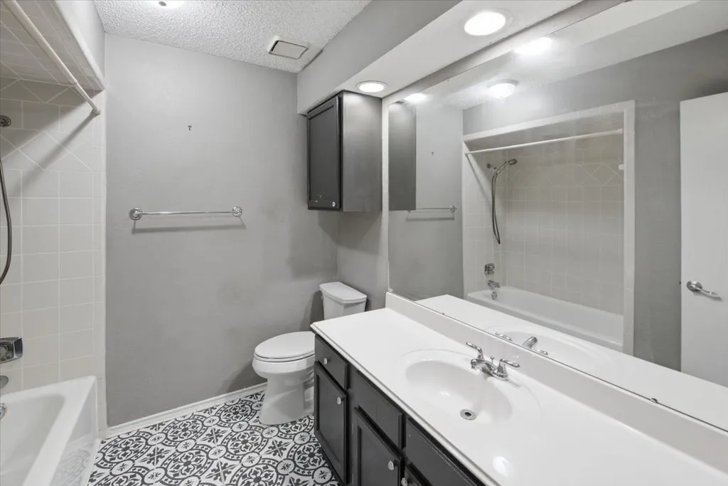 200 Almond Lane Euless TX 76039