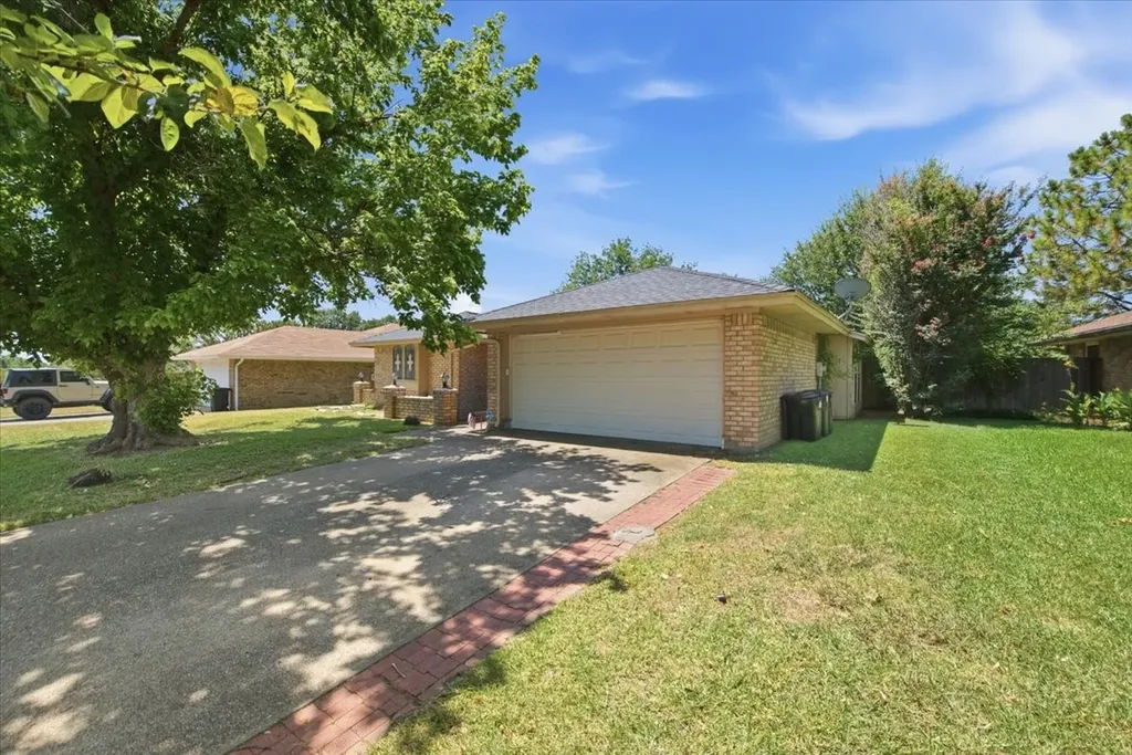 200 Almond Lane Euless TX 76039