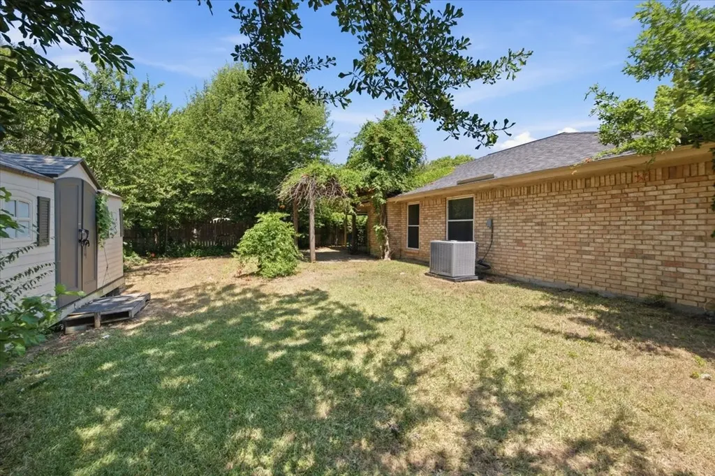 200 Almond Lane Euless TX 76039