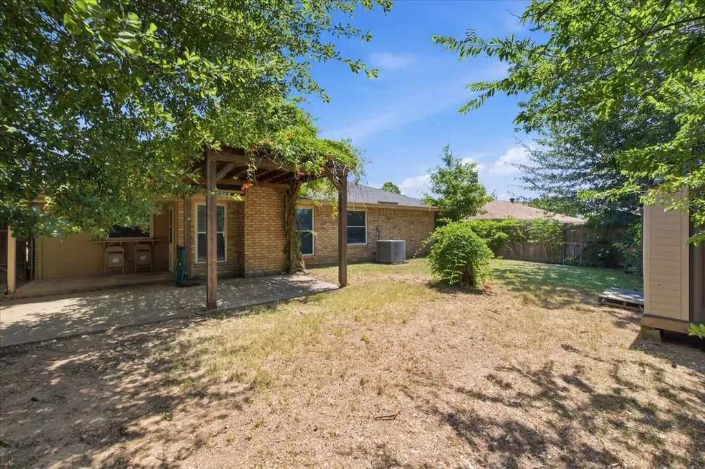 200 Almond Lane Euless TX 76039