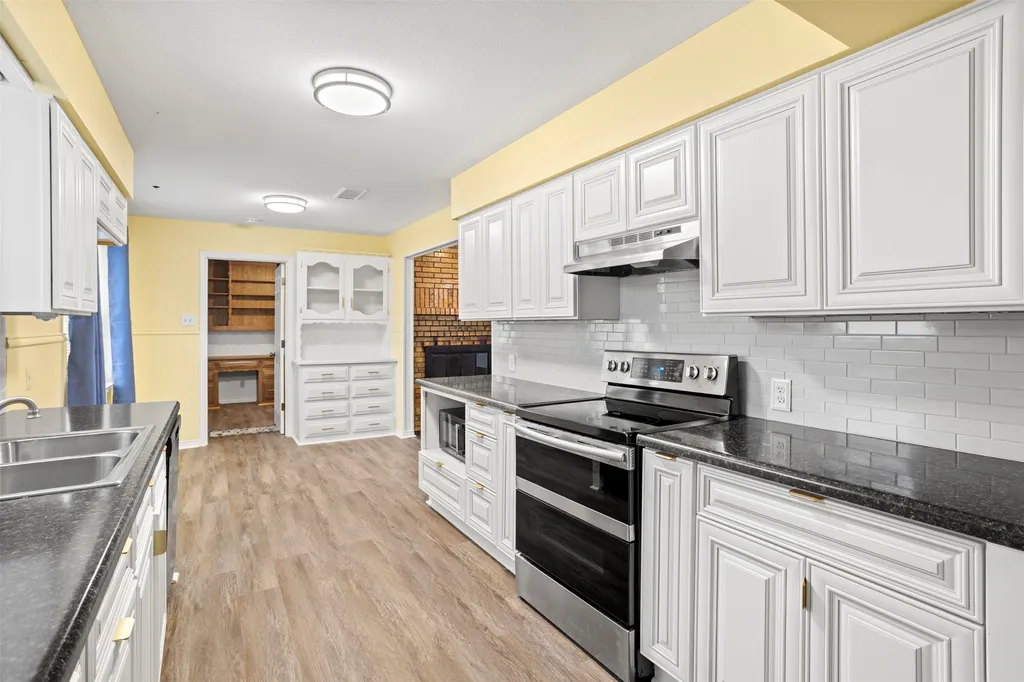 110 Pecan Creek Street Red Oak TX 75154