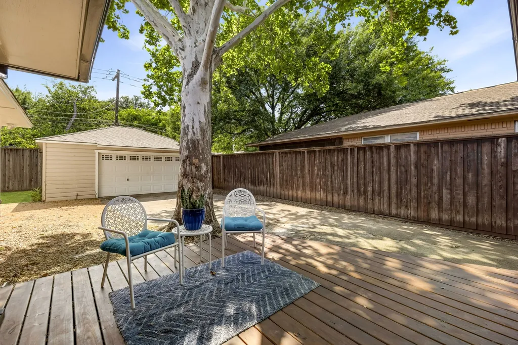 9639 Leaside Drive Dallas TX 75238