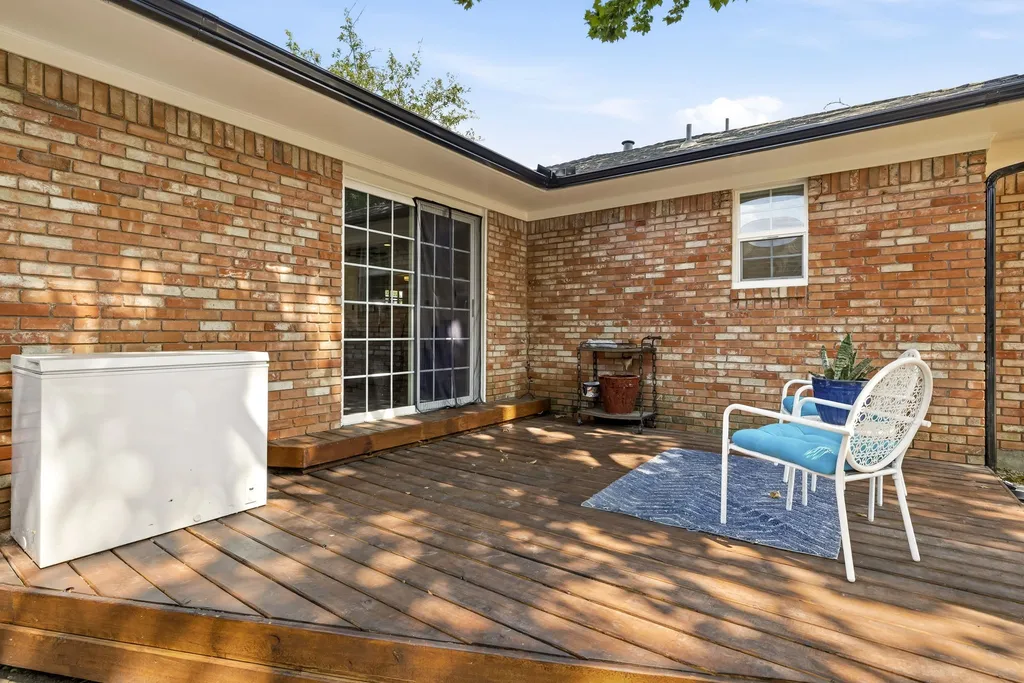 9639 Leaside Drive Dallas TX 75238