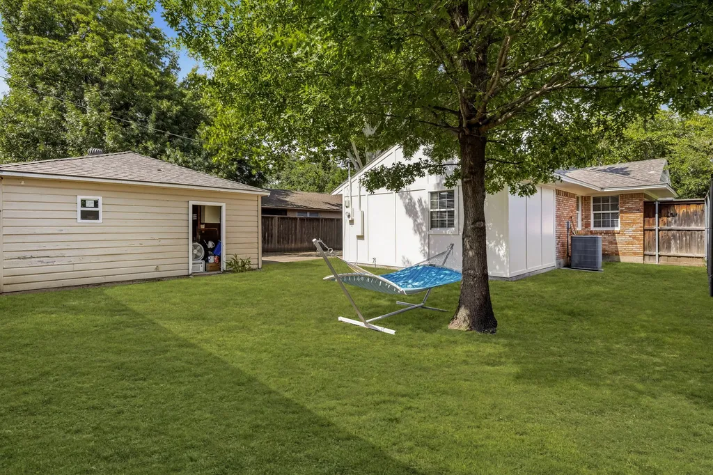 9639 Leaside Drive Dallas TX 75238