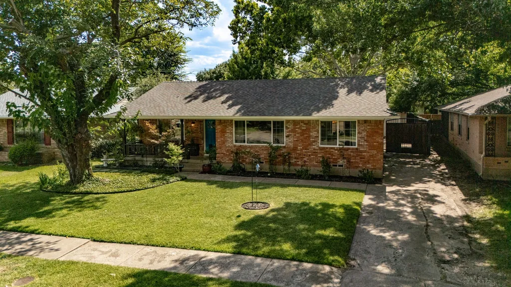 9639 Leaside Drive Dallas TX 75238
