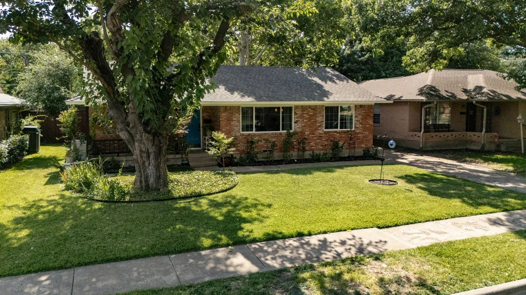 9639 Leaside Drive Dallas TX 75238