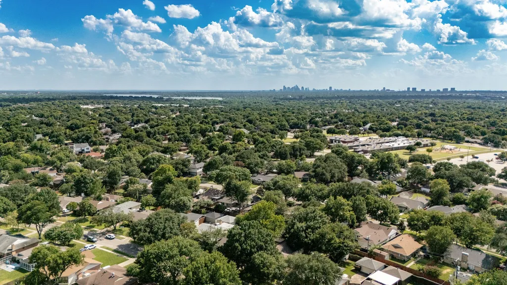 9639 Leaside Drive Dallas TX 75238