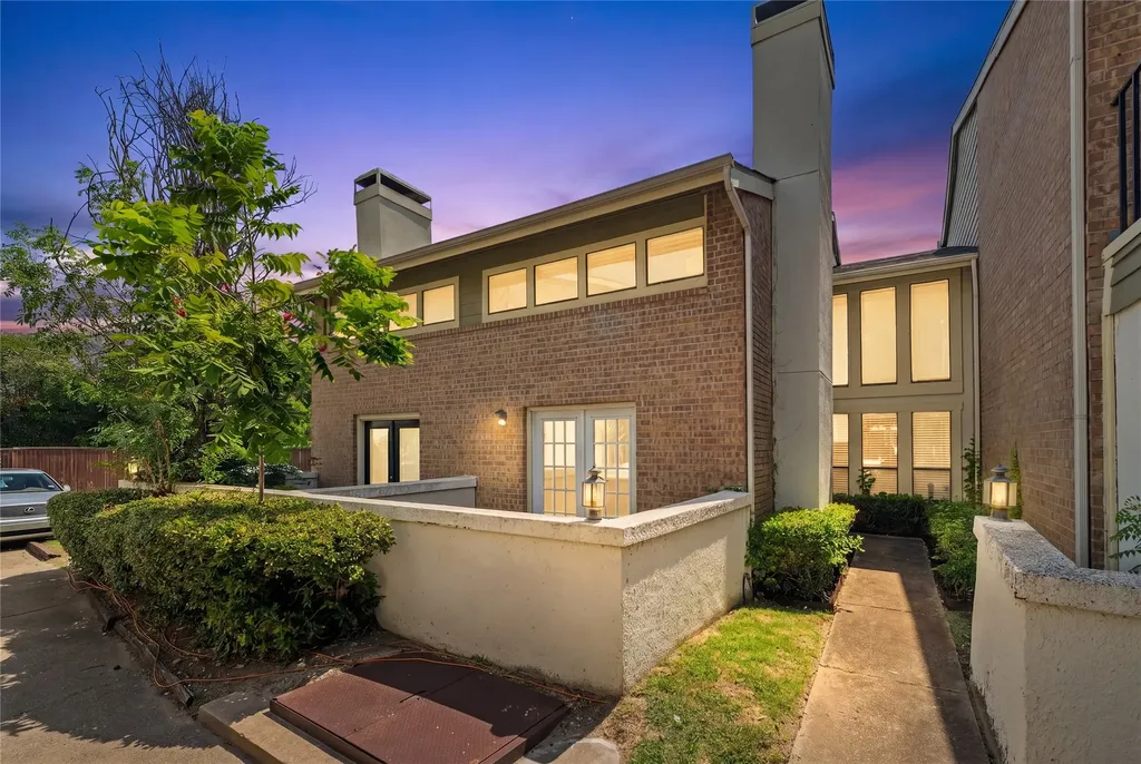 9623 Walnut Street Dallas TX 75243