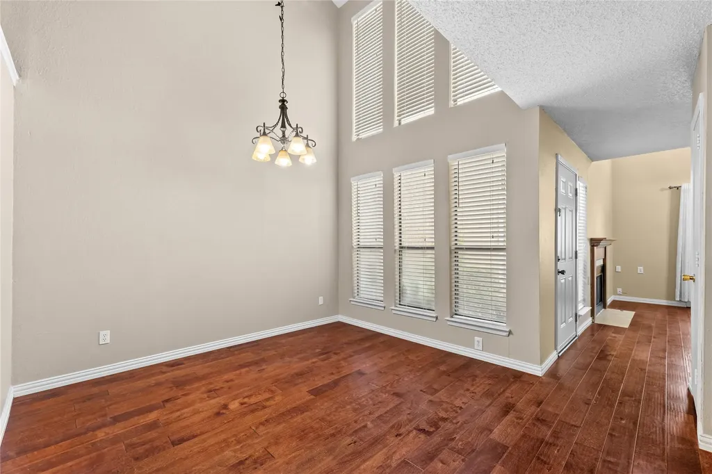 9623 Walnut Street Dallas TX 75243
