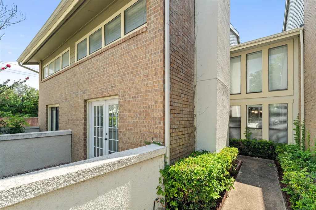 9623 Walnut Street Dallas TX 75243