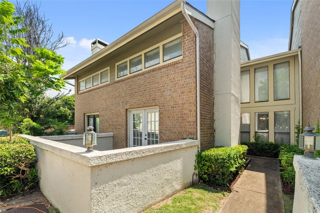 9623 Walnut Street Dallas TX 75243