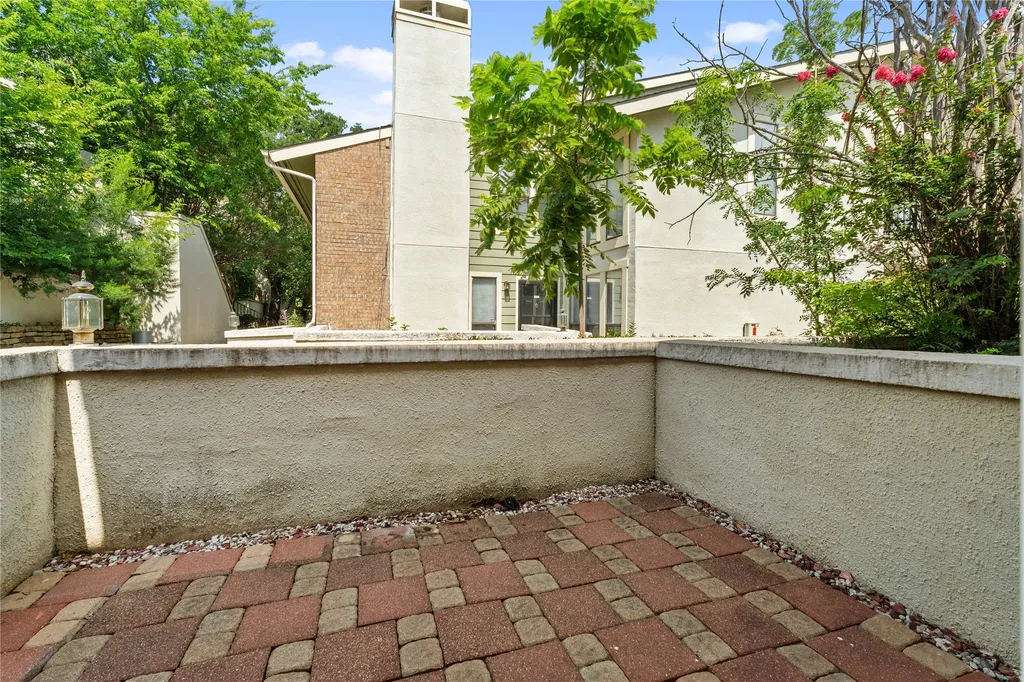 9623 Walnut Street Dallas TX 75243